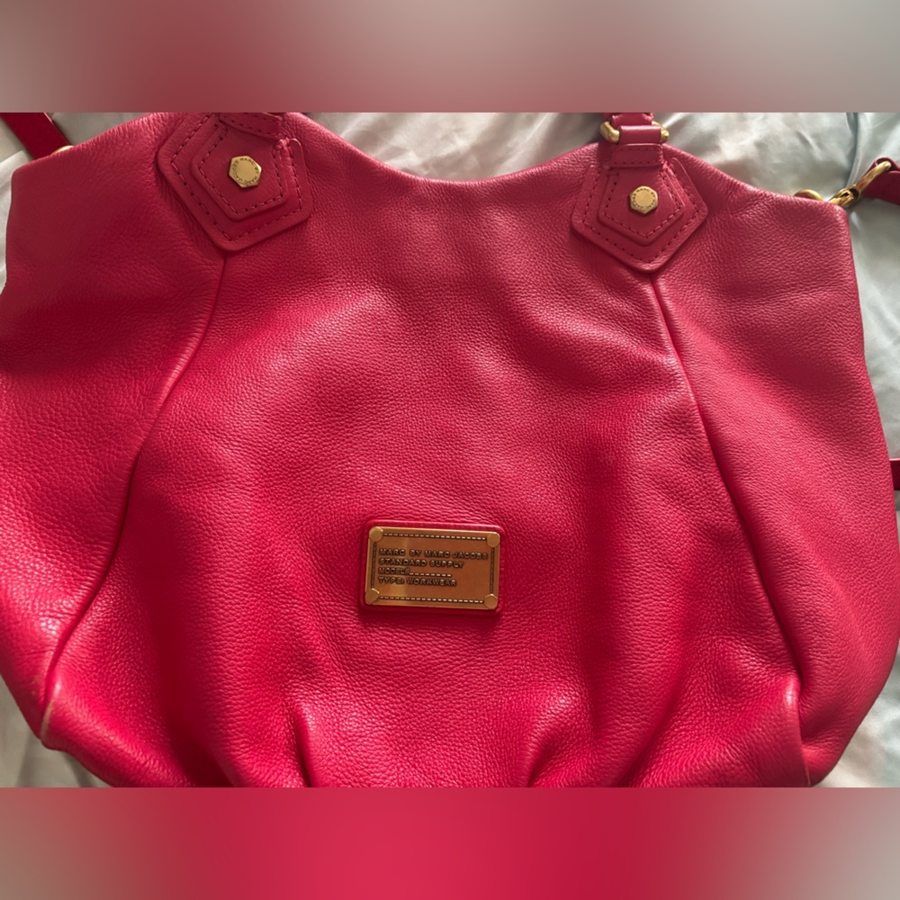 Marc Jacobs crossbody hot pink